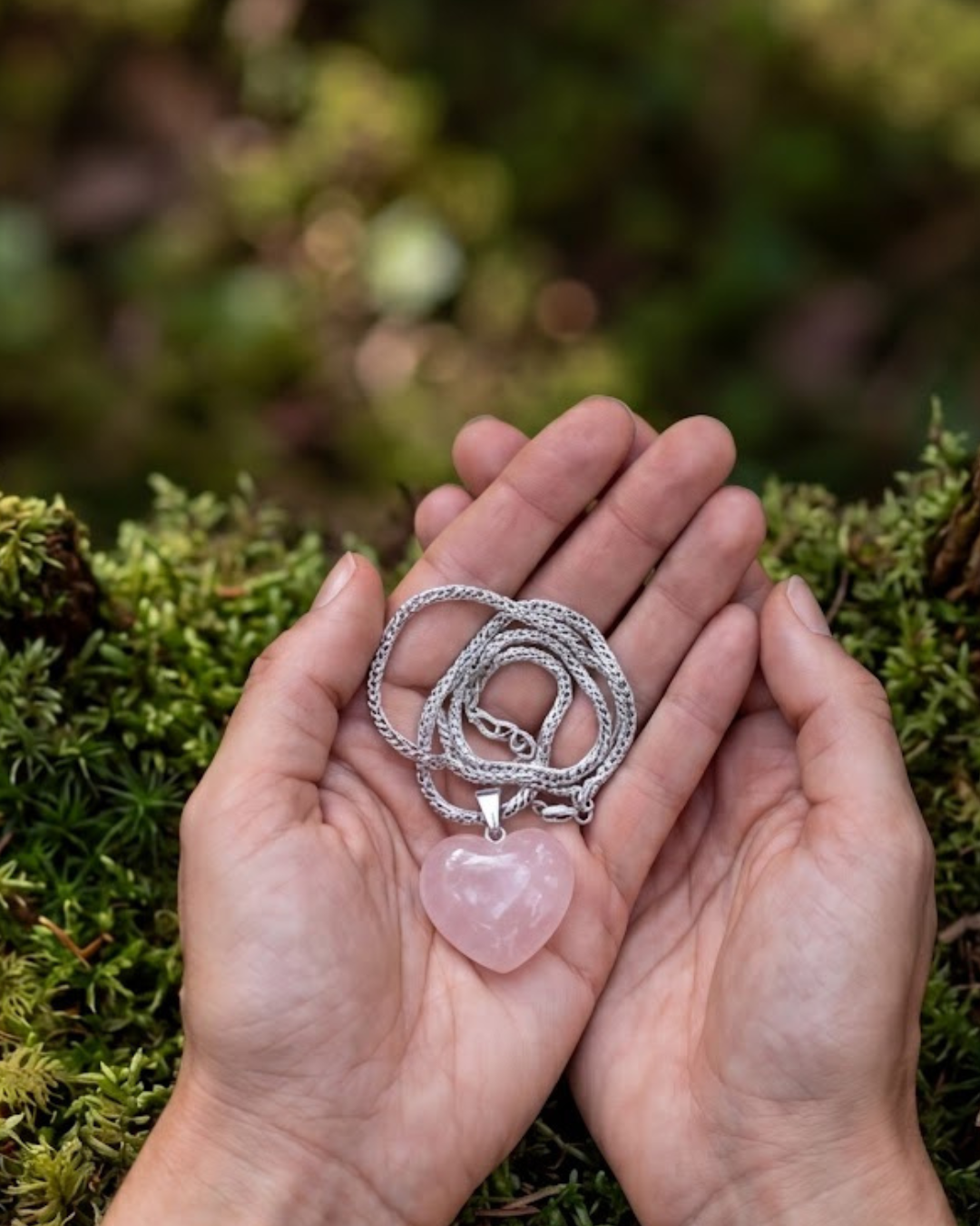 Echter Rosenquarz Herz Edelstein für Liebe, Harmonie und innere Balance als Heilstein Schmuck