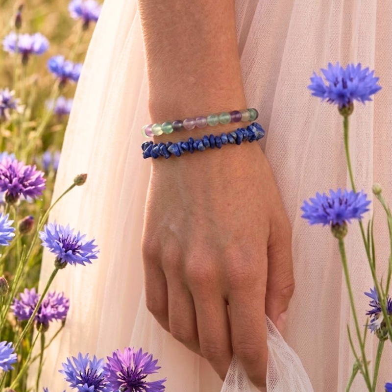 Edelstein Armband aus natürlichen Heilsteinen in Splitter- und Kugelform, hochwertiger Schmuck aus dem Online Shop für Edelstein Schmuck