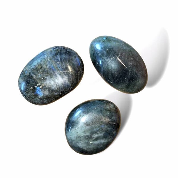 Labradorit Handstein – Lichtbringer und Schutzstein