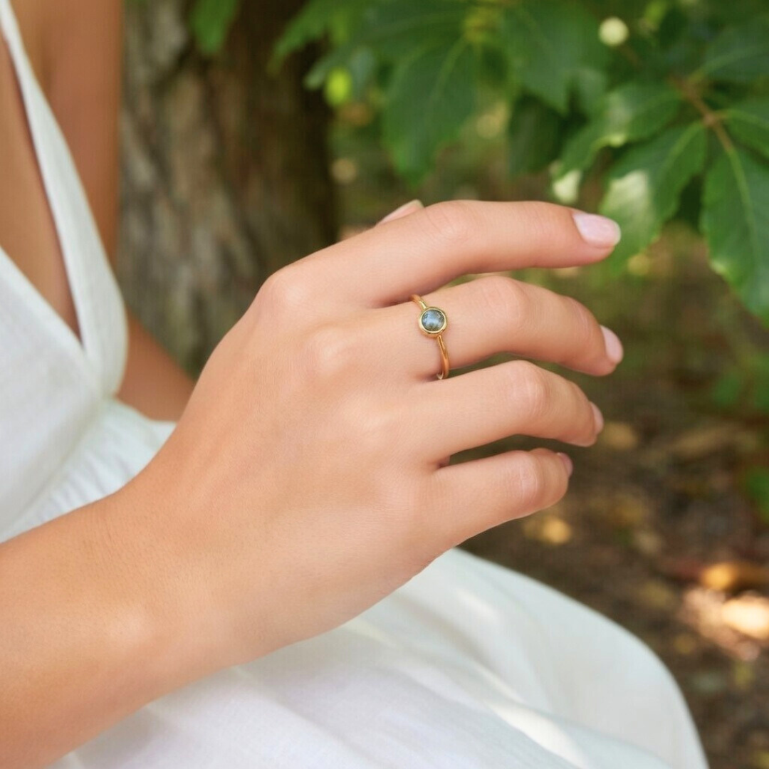 Labradorit Ring Damen – eleganter Goldring mit echtem Edelstein Schmuck