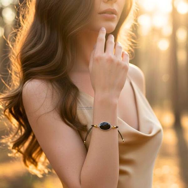 Obsidian Armband kaufen bei Seelenheil – schwarzes Edelsteinarmband mit eleganter Optik, spiritueller Bedeutung und symbolischer Schutzwirkung.