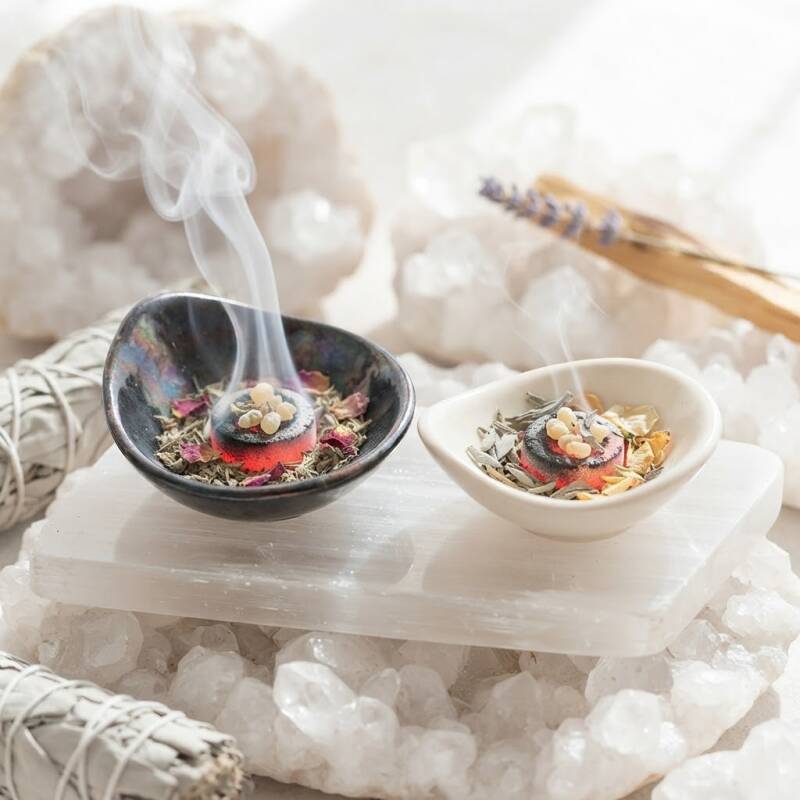Räucherwerk und Räucherschale aus Keramik oder Stein im Seelenheil Shop online kaufen für spirituelles Räuchern