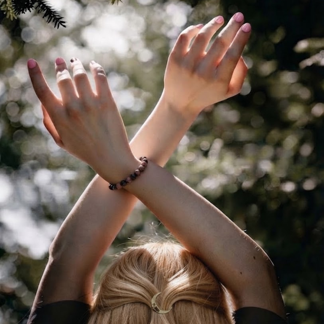 Rhodonit Armband kaufen – Rhodonit Edelstein Schmuck für Liebe, Selbstliebe, Herzöffnung und emotionale Harmonie