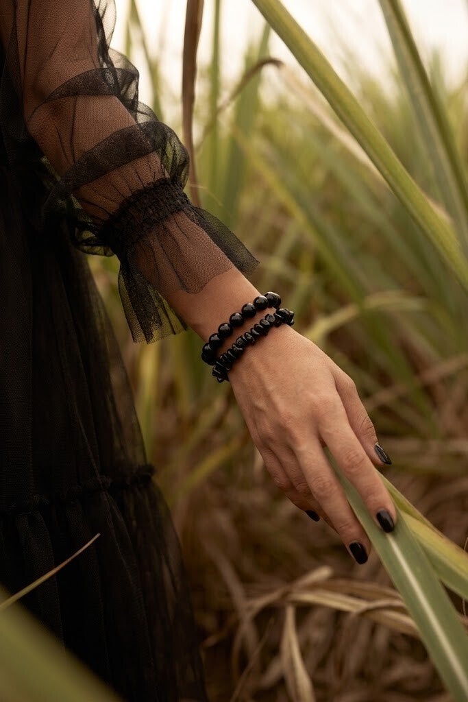 Schwarzes Turmalin Armband kaufen – Turmalin Kugelarmband, Perlenarmband und Splitterarmband im Seelenheil Onlineshop entdecken.