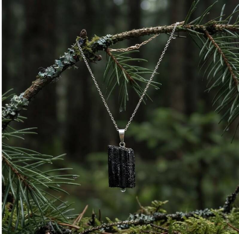 Turmalin Anhänger kaufen, edler Schutzstein Kettenanhänger mit echter mineralischer Energie online, Seelenheil Onlineshop