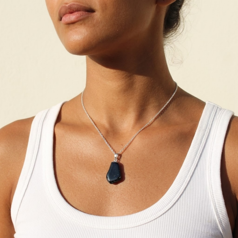 Turmalin Schmuck in Silber – spiritueller Schmuck mit schwarzem Turmalin, Edelstein-Anhänger und Schutzstein-Schmuck im Seelenheil Onlineshop entdecken.
