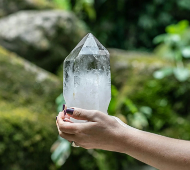 Heilsteine mit Wirkung online entdecken I Wähle deinen passenden Heilstein – nach Wirkung, Sternzeichen oder Chakra – jetzt im Seelenheil Onlineshop.