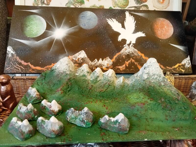 Watzmänner Groß und klein Handbemalt. Spray Paint Bild mit Watzmann und Adler im Hintergrund.