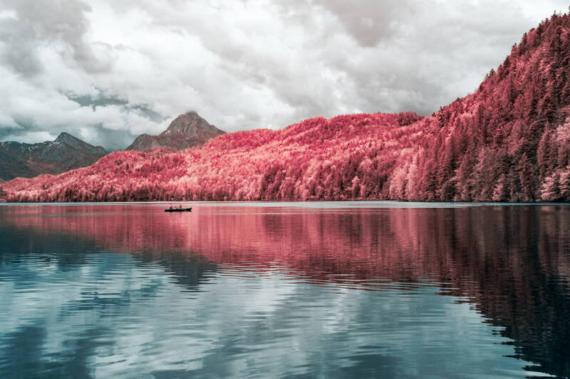 Surreal serene atmospheric infrared landscape photo / Surrealistisch sereen sfeervol infrarood landschap foto