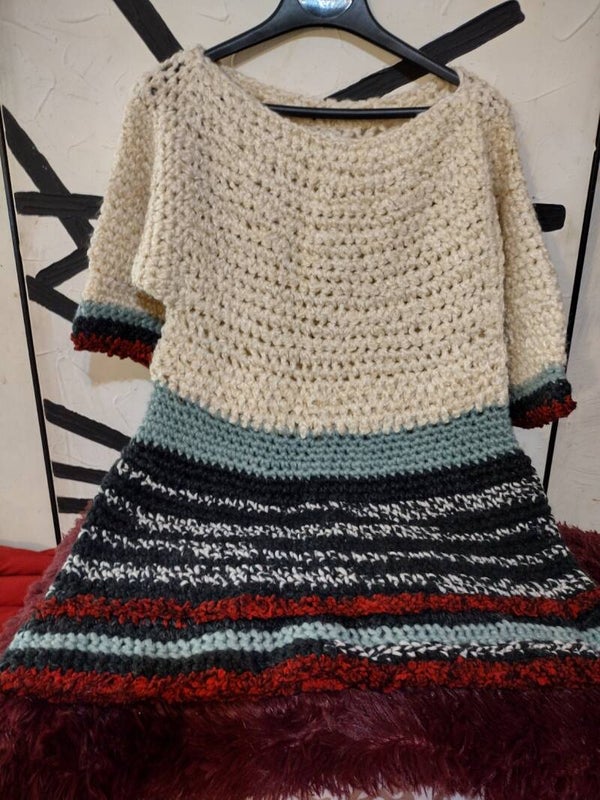 Short sleeve sweater