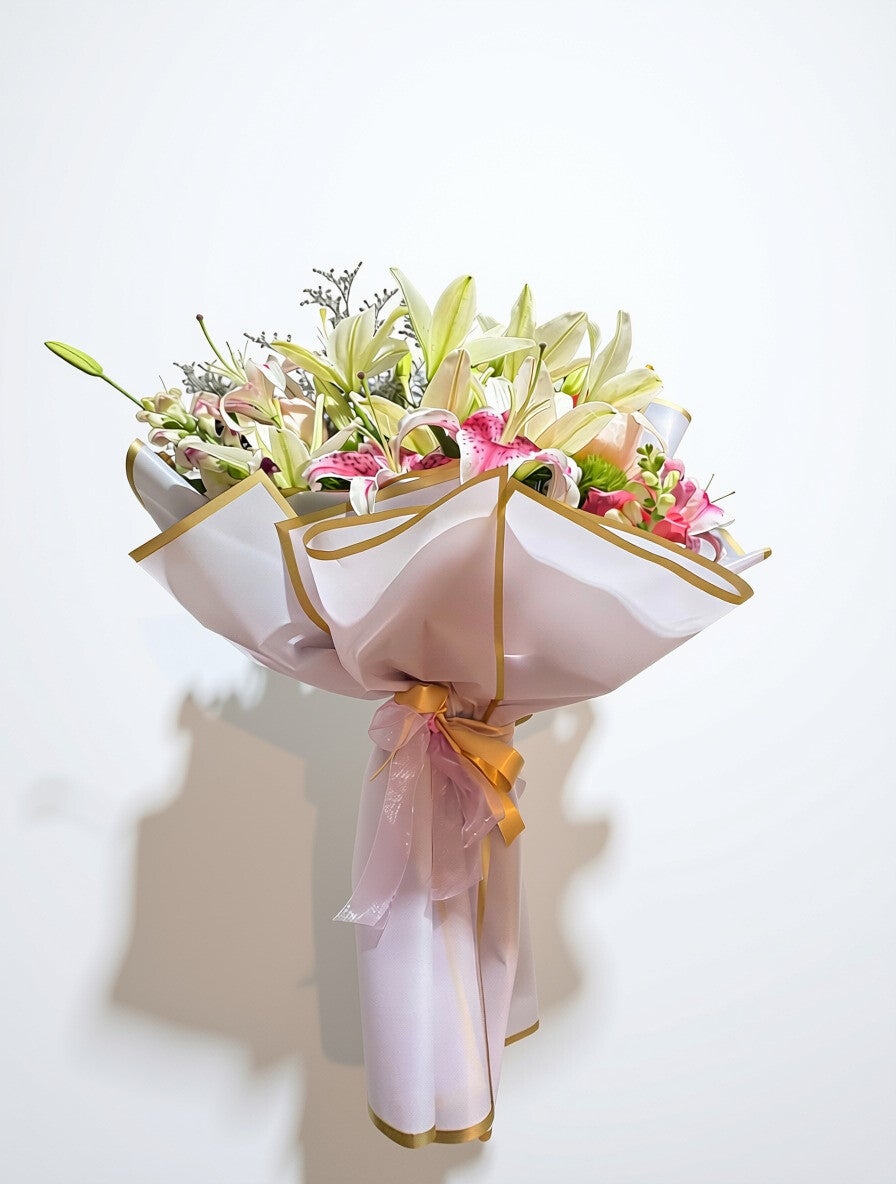 Blushing Stargazer Luxe Bouquet