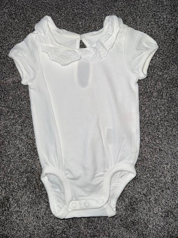 Weißer Kurzarmbody mit Kragen Gr. 56 H&M