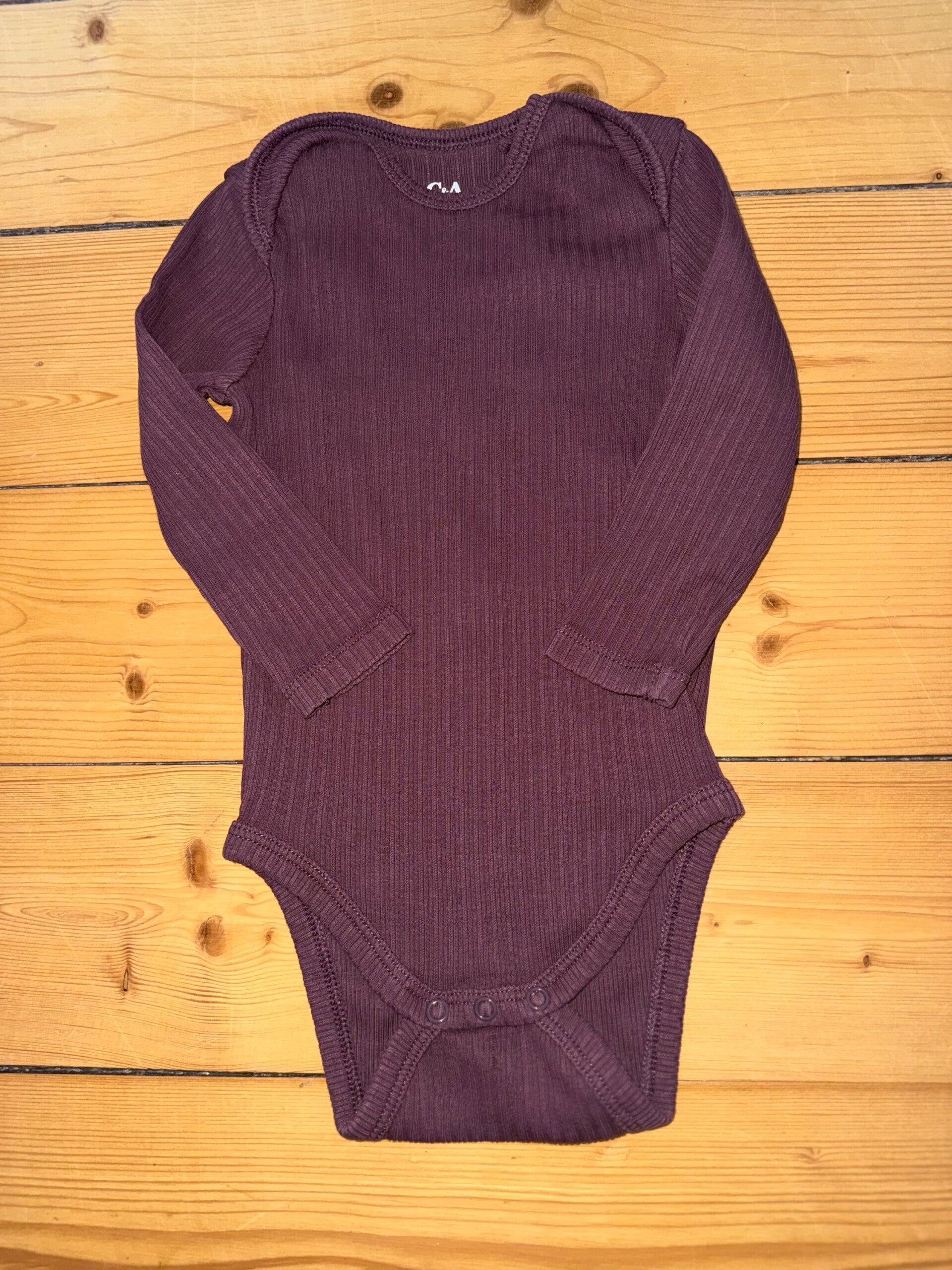 Lila gerippter Body Gr. 74 C&A