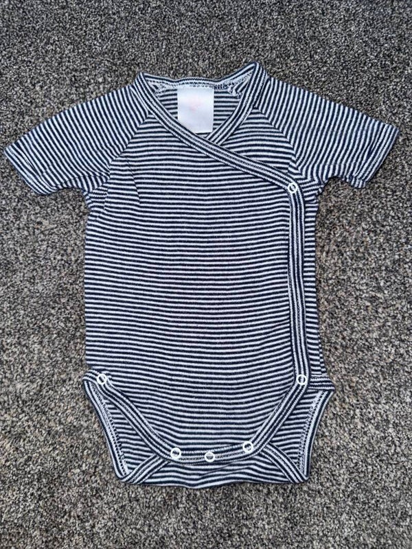 Gestreifter Kurzarmwickelbody Gr. 50/56 Coconette