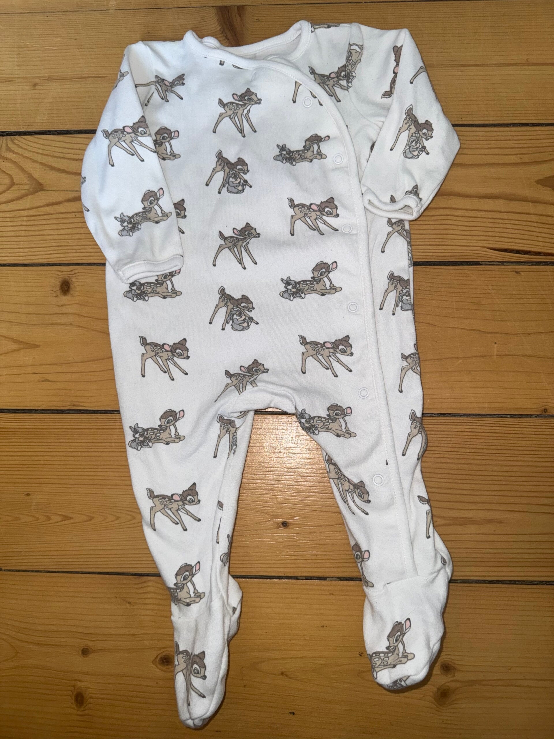 Weißer Schlafanzug mit Bambi Gr. 68 C&A