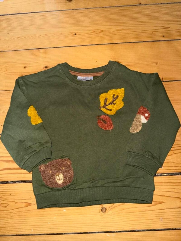 Grüner Pullover mit Bär Gr. 86 Ergee