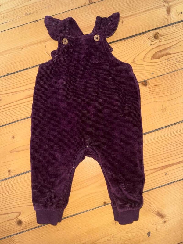 Dunkellila Latzhose Gr. 62 Topomini