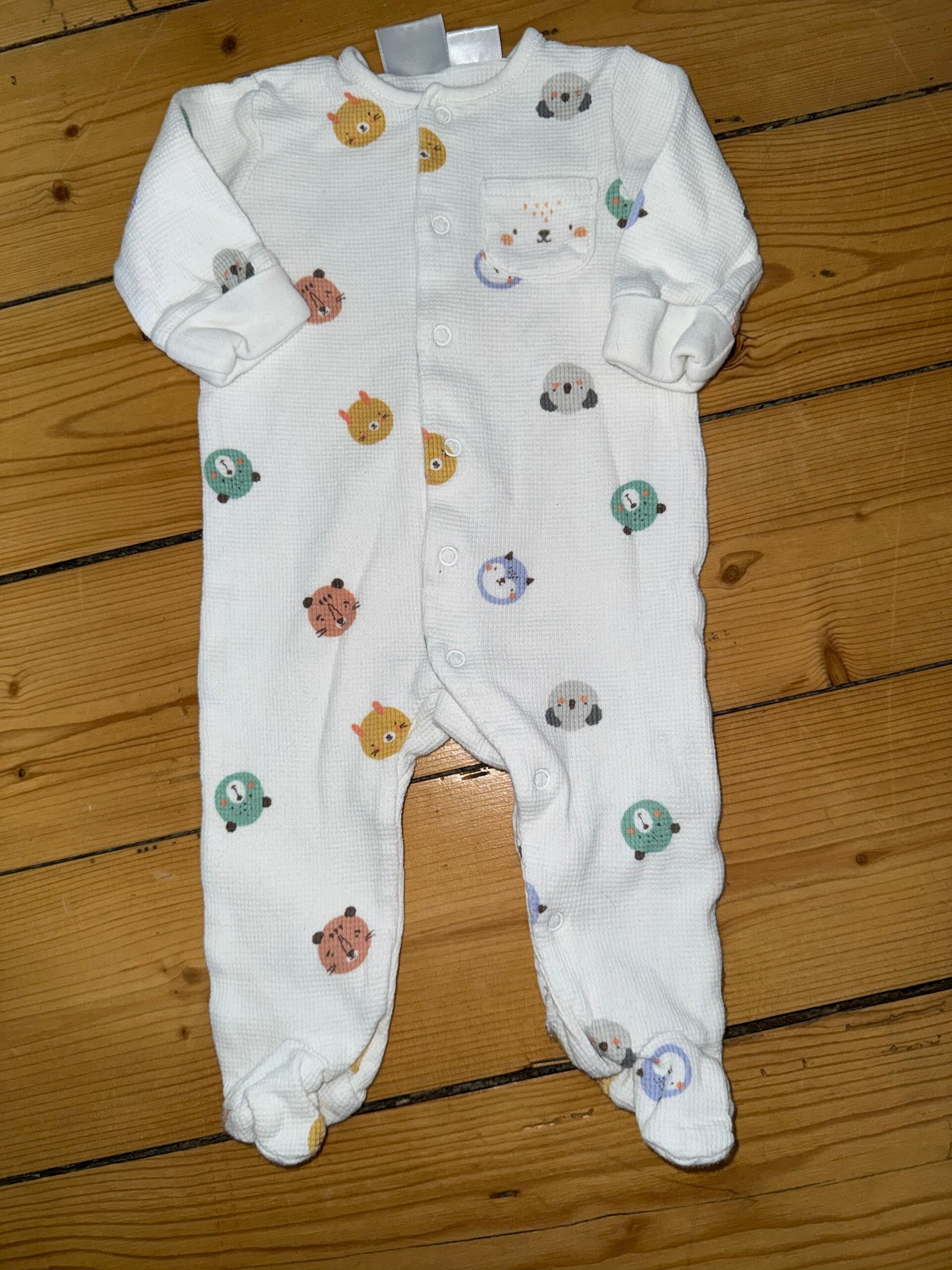Weißer Schlafanzug mit Tieren Gr. 62 Zara