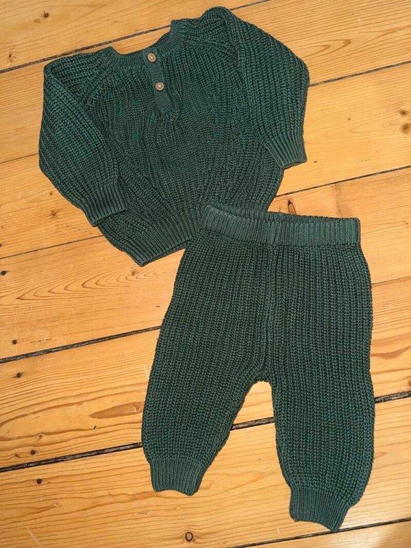 Dunkelgrünes Strickset Gr. 62 Primark