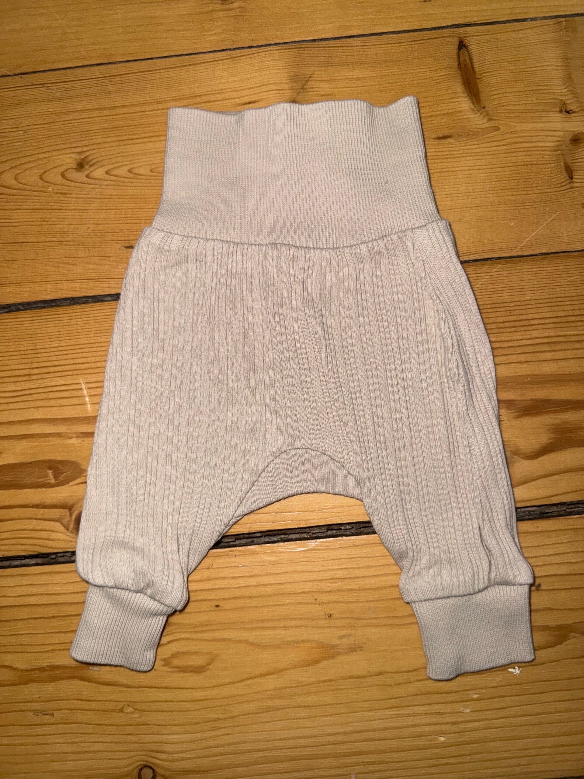Beige gerippte Hose Gr. 44 H&M