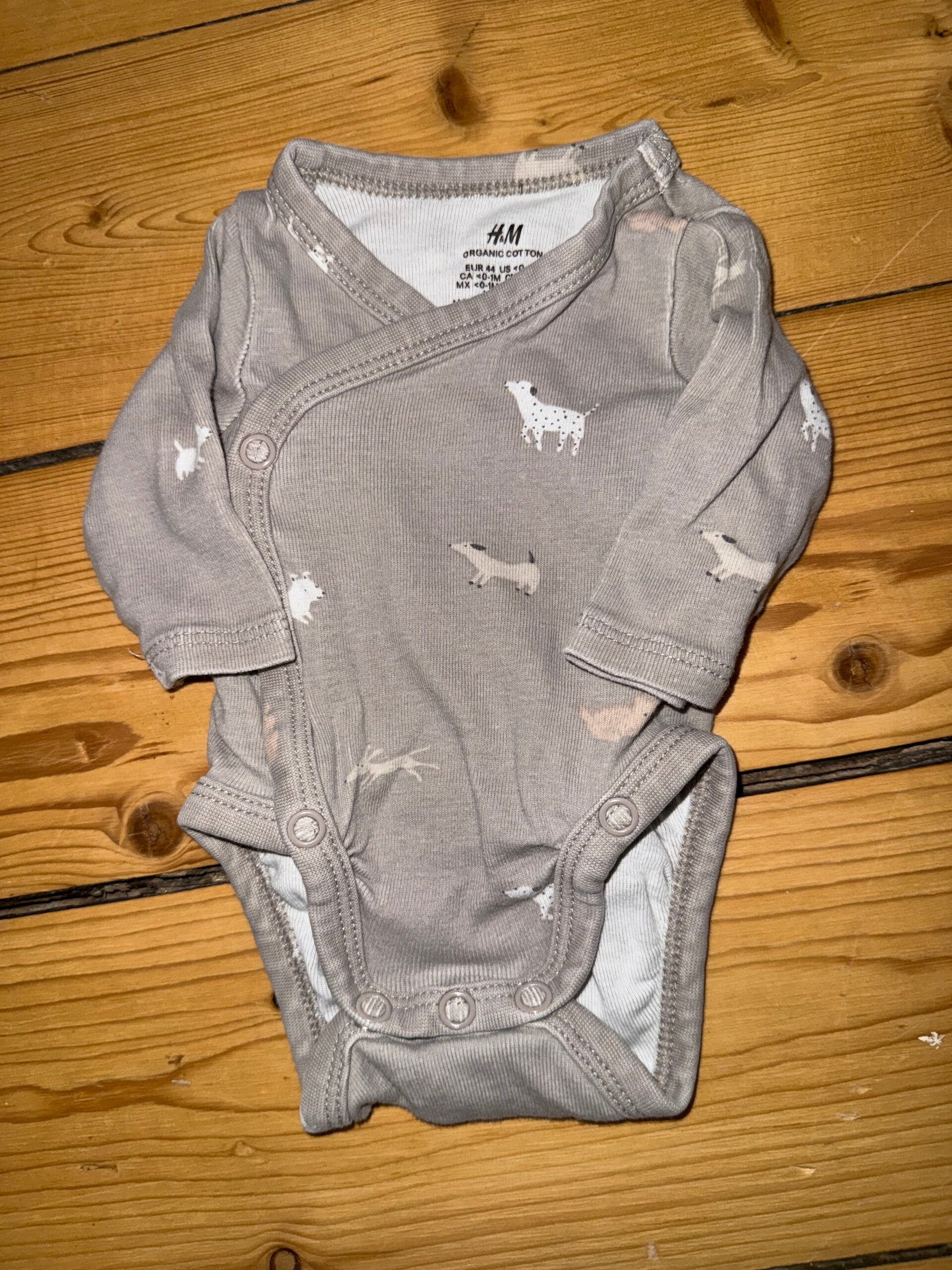 Grauer Wickelbody mit Hunden Gr. 44 H&M