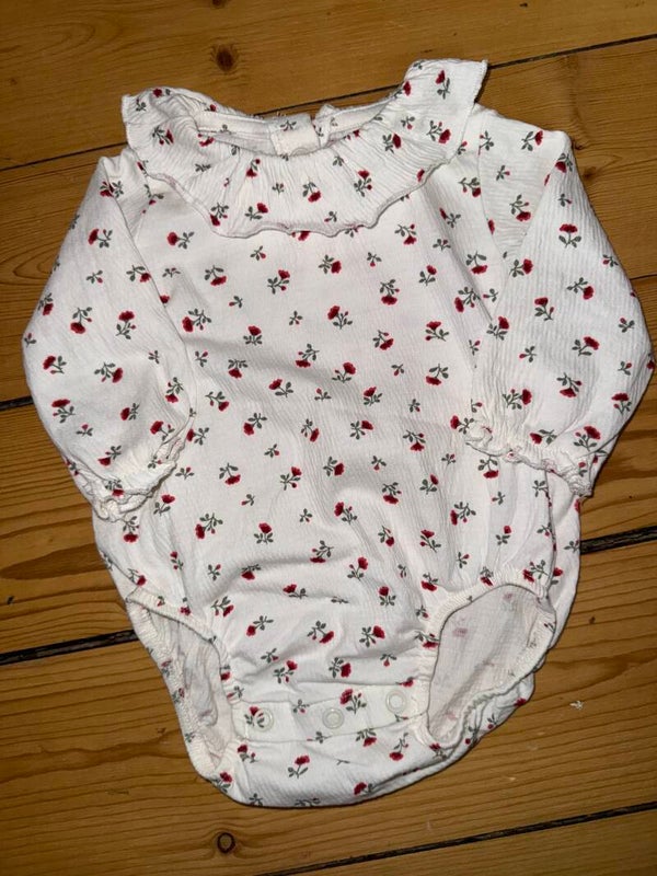 Weißer Body mit Blumen Gr. 56 H&M