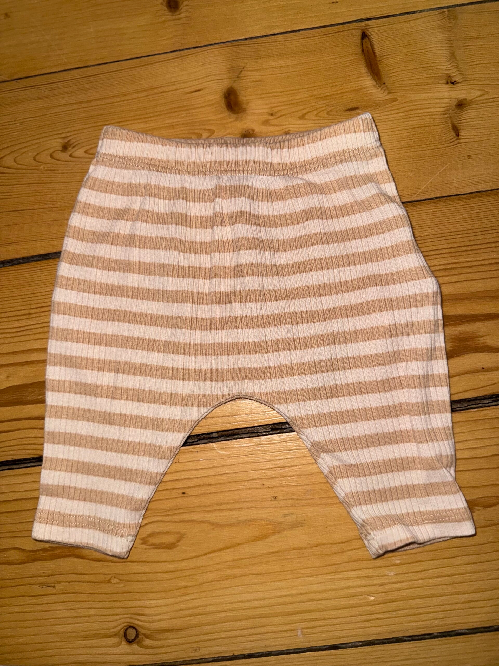 Beige gerippte Hose Gr. 56 So cute