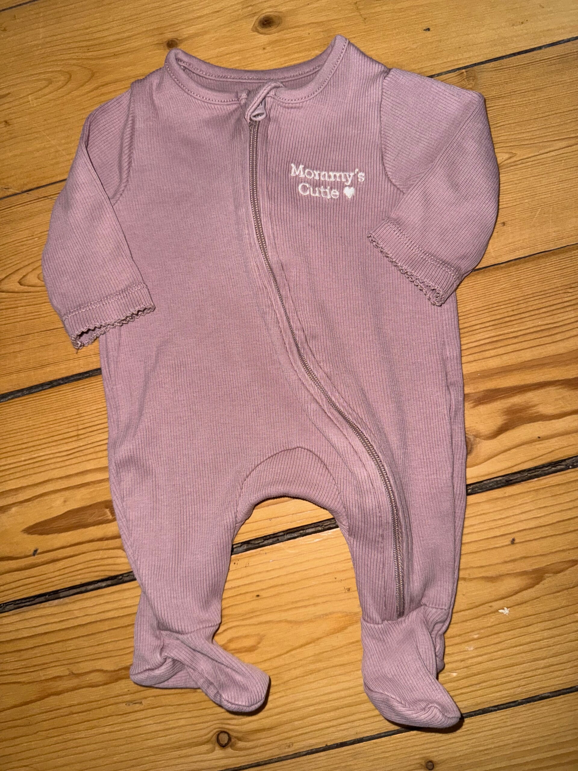 Lila gerippter Schlafanzug Mommys Cutie Gr. 50 C&A