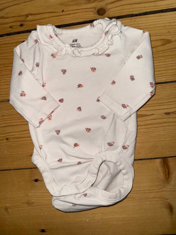 Creme Langarmbody mit Blumen Gr. 56 H&M