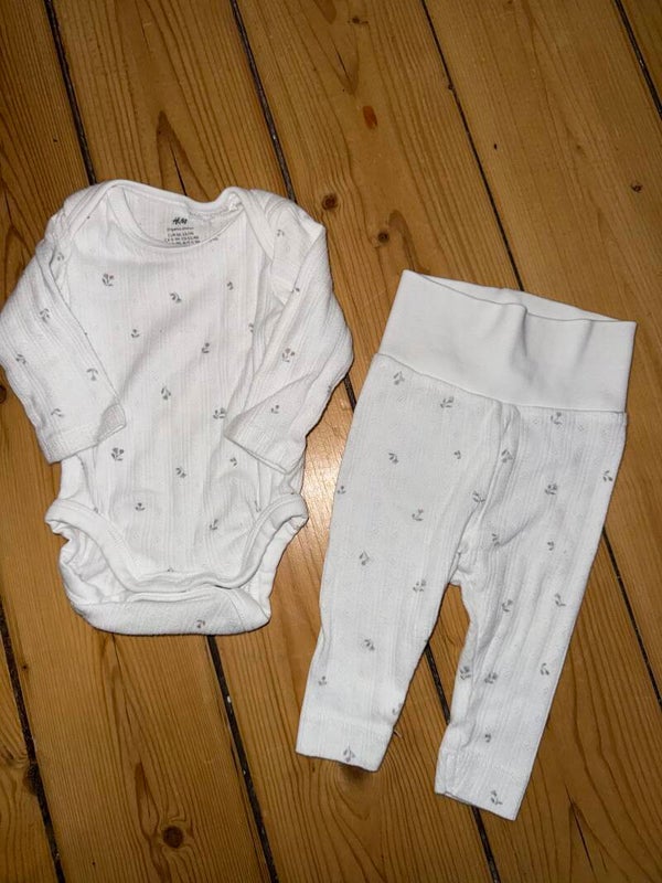 Weißes Set mit Blümchen Gr. 50 H&M