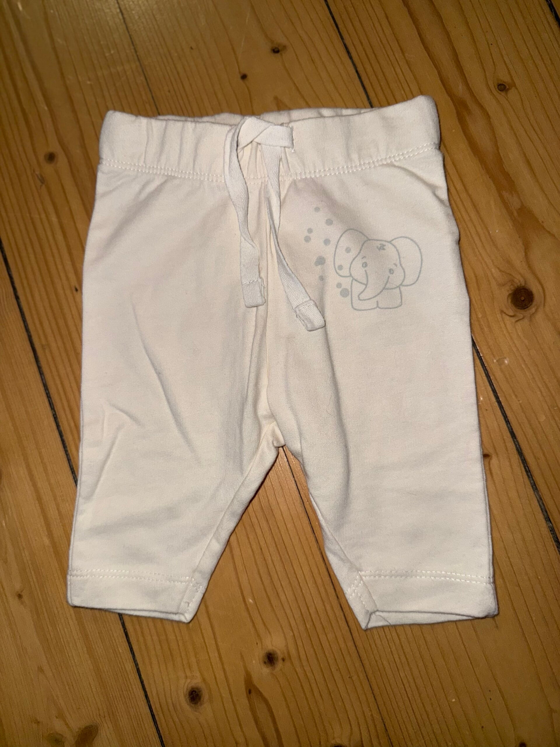 Creme Hose mit Elefant Gr. 50/56 Lupilu