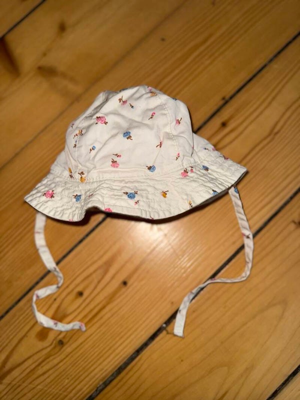Creme Blümchen Sonnenhut Gr. 50/56 H&M