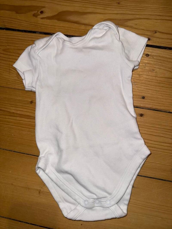 Weißer Kurzarmbody Gr. 74 Baby Club