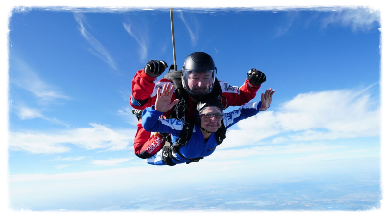 #Fallschirmspringen #Tandemspringen #Cottbus