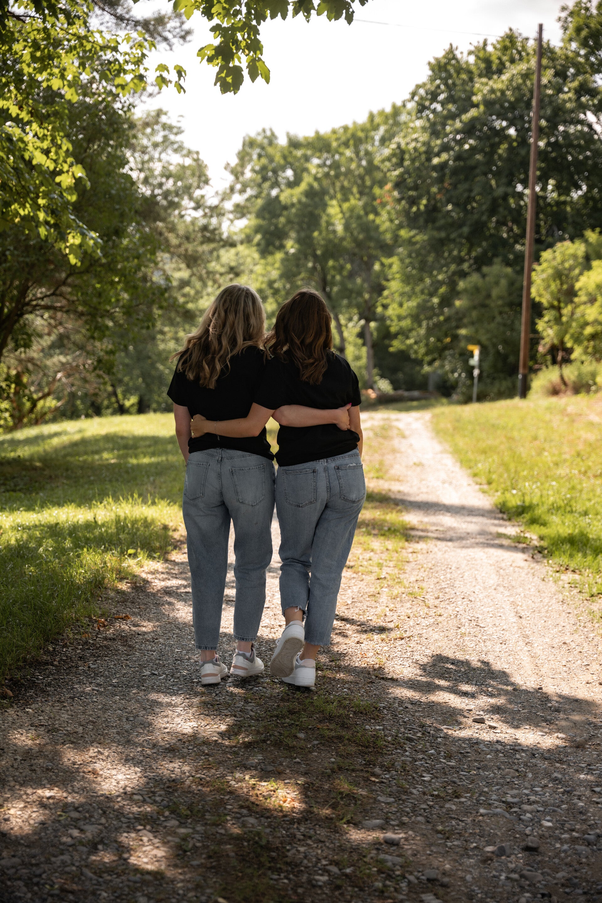 Portraitfotos Deißlingen – Frau im Kornfeld bei Sonnenlicht, hu.graphy