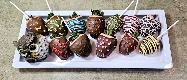 Chocolate covered strawberry cake pop strawberries 🍓