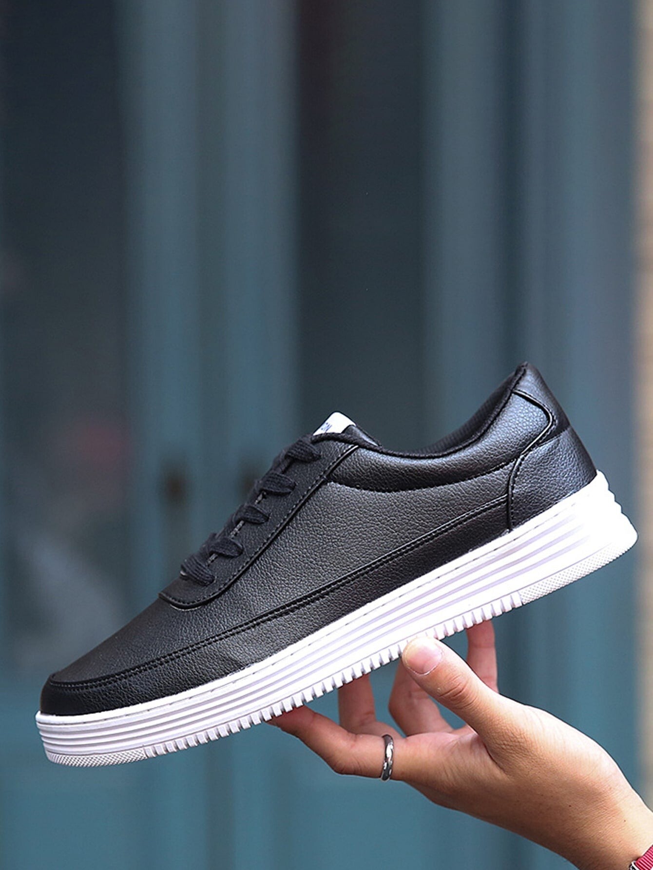 Shoe