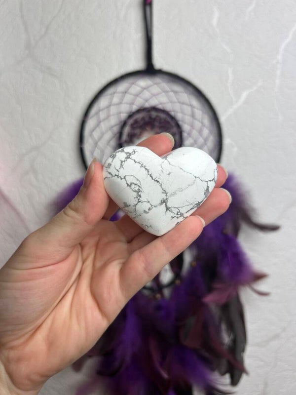 Howlite heart