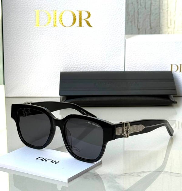 CHRISTIAN DIOR