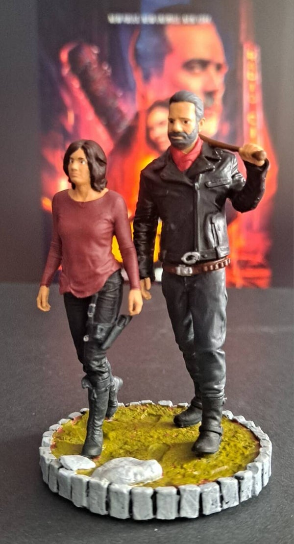 Figurines Maggie & Negan peintes et vernies.
