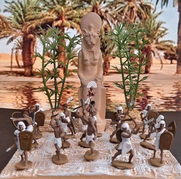 DIORAMA - 15 Figurines 1/72  Sekhmet et Bambous x 2 & sol