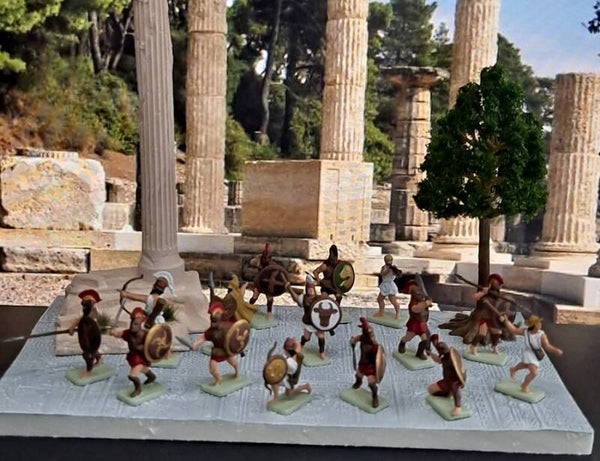 DIORAMA - 15 Figurines grecques 1/72  Colonne , arbre & sol