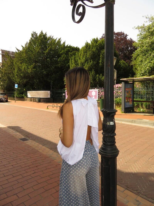 Halter top opeN back