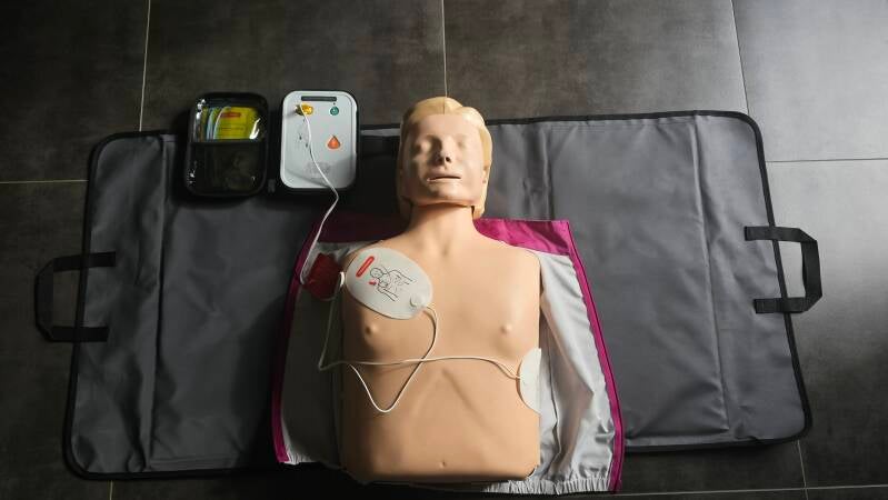 Rea pop volwassen en AED