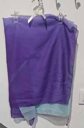 Pañuelo fino tipo bufanda fino, en morado y azul