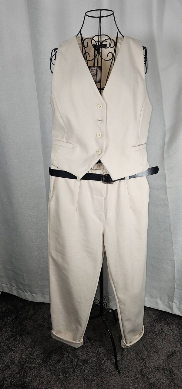 CONJUNTO PANTALÓN CON CINTURÓN Y CHALECO DE ANTELINA