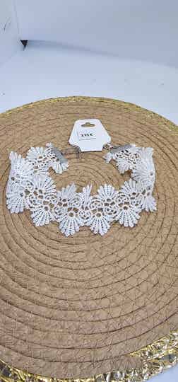 Choker de encaje blanco