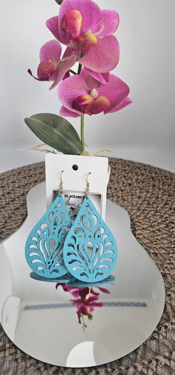 Pendientes de madera con forma geométrica en color azul