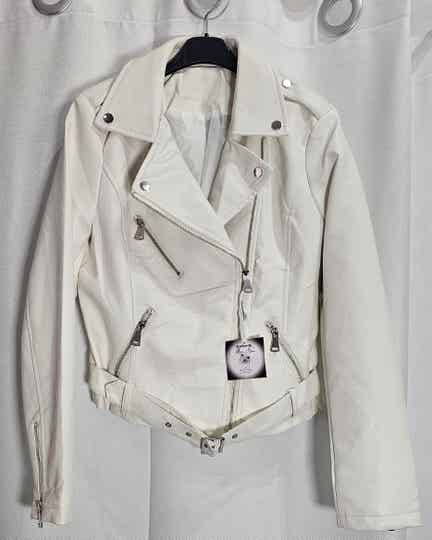Chaqueta biker efecto cuero con cinturón