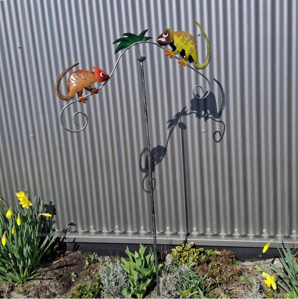 Windspinner Kameleon op een stok á 130cm, Metaal, Tuinbeeld, Art Bizniz, BW24598, Multi Color, Ø 66 cm